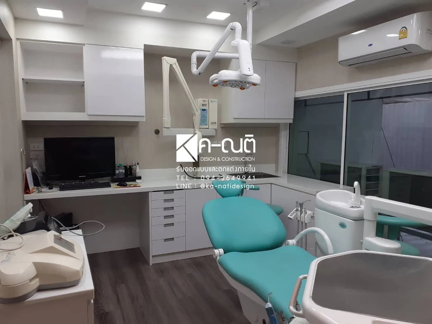 ห้องทำฟันพร้อมตู้เก็บอุปกรณ์สีขาว